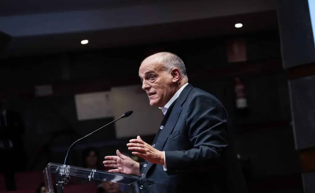 تيباس يحذر: لا تُحسم الليجا في الكلاسيكو أو تتعثر توازنات برشلونة